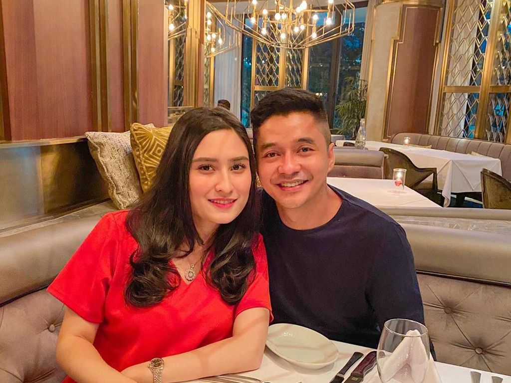 Sempat Tak Direstui, Adly Fairuz Ungkap Hubungan dengan Ibu Mertua Sempat Tak Direstui, Adly Fairuz Ungkap Hubungan dengan Ibu Mertua