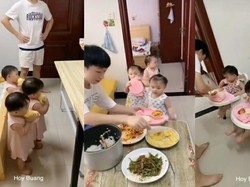 Gemas! 3 Bocah Kembar Ini Sabar Menunggu Ayahnya Saat Siapkan Makanan