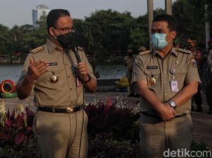 Anies Minta Tak Kirim Karangan Bunga ke Rumah Duka Sekda DKI Anies Minta Tak Kirim Karangan Bunga ke Rumah Duka Sekda DKI