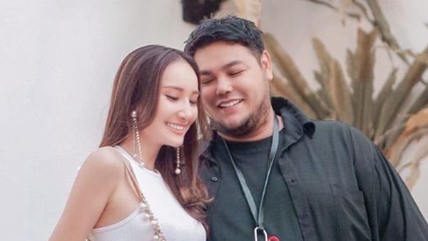 Pesona Bella Aprilia yang Disebut Pacar Ivan Gunawan