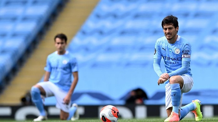 MANCHESTER, ENGLAND - JULY 26: David Silva of Manchester City takes a knee in support of the Black Lives Matter movement prior to the Premier League match between Manchester City and Norwich City at Etihad Stadium on July 26, 2020 in Manchester, England.Football Stadiums around Europe remain empty due to the Coronavirus Pandemic as Government social distancing laws prohibit fans inside venues resulting in all fixtures being played behind closed doors. (Photo by Shaun Botterill/Getty Images)