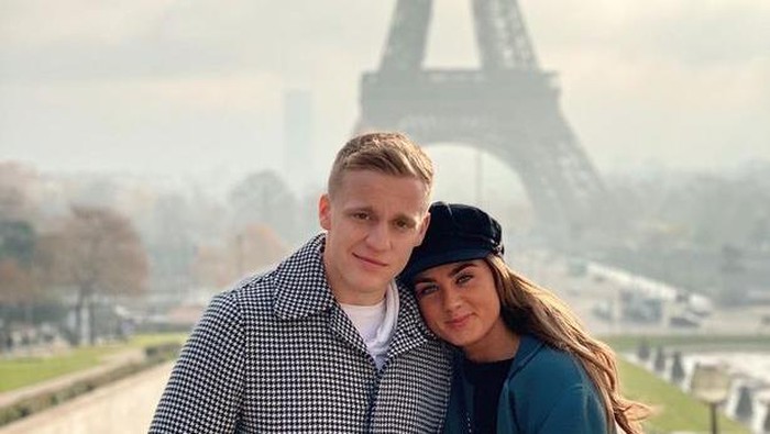 Donny van de Beek, Estelle Bergkamp