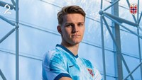 Norwegia menjadi negara yang turut mendapatkan jersey anyar dari apparel Nike. Jersey tandang mereka terbilang unik karena bermotif gletser atau bongkahan es besar (Foto: Internet/Twitter)