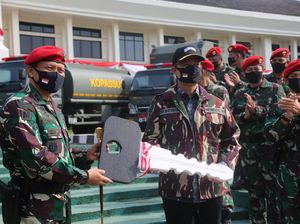 Bantu Penanganan Bencana, Mensos Sumbang 4 Kendaraan ke Kopassus