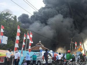 Kebakaran Melanda Gudang Pabrik Elektronik di Demak