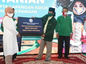 Menaker Serahkan Bantuan Program Padat Karya ke Petani Magelang