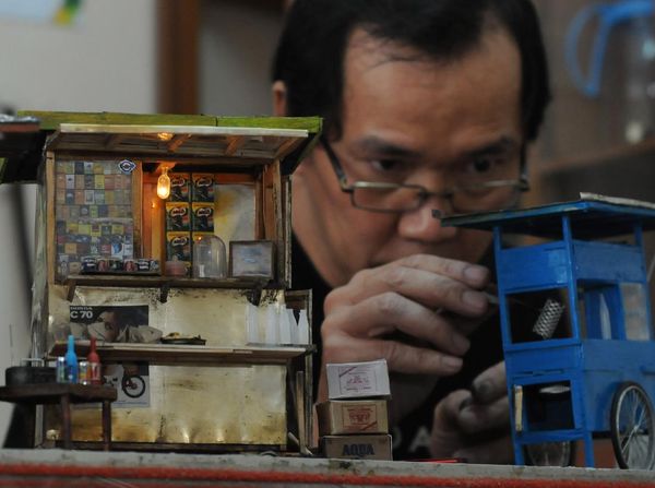 Unik! Miniatur Gerobak Ini Detail Banget