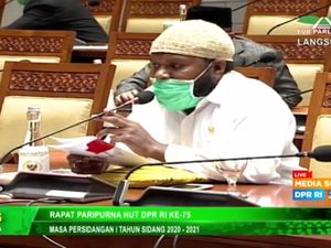 Interupsi Paripurna DPR, Marthen Douw Si Penggebrak Meja Singgung Otsus Papua Interupsi Paripurna DPR, Marthen Douw Si Penggebrak Meja Singgung Otsus Papua