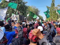 Massa IKSASS Luruk Polres Situbondo, Tuntut Penipuan Catut Nama Kiai Diusut