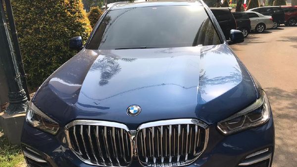 Penampakan BMW Semiliar Jaksa Pinangki