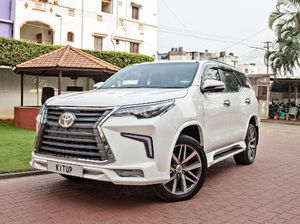 Modifikasi Fortuner Berwajah Lexus, Jadi Mirip Mobil Prabowo Nih!