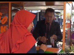 Pakai Jas dan Berdasi, Penjual Bakso Ini Berpenampilan ala Pengusaha