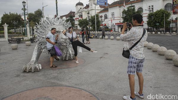 Instalasi Singa di Titik Nol Kilometer Yogyakarta Jadi Sasaran Swafoto