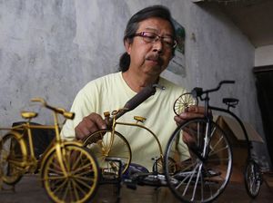 Perajin Miniatur Sepeda Sasar Pasar Daring Perajin Miniatur Sepeda Sasar Pasar Daring
