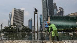 Potret Perawatan Kolam Bundaran HI