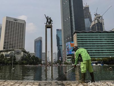 Potret Perawatan Kolam Bundaran HI