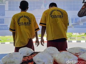 2 Pengedar Pil Koplo di Bondowoso Dibekuk Saat Isap Sabu