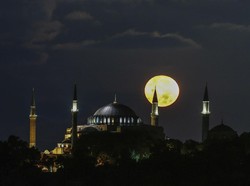 Nama Anak Irish Bella Pakai 1453, Ini Kisah Penaklukan Konstantinopel