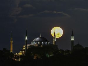 Mau ke Hagia Sophia? Simak Dulu 7 Fakta Tentangnya Mau ke Hagia Sophia? Simak Dulu 7 Fakta Tentangnya