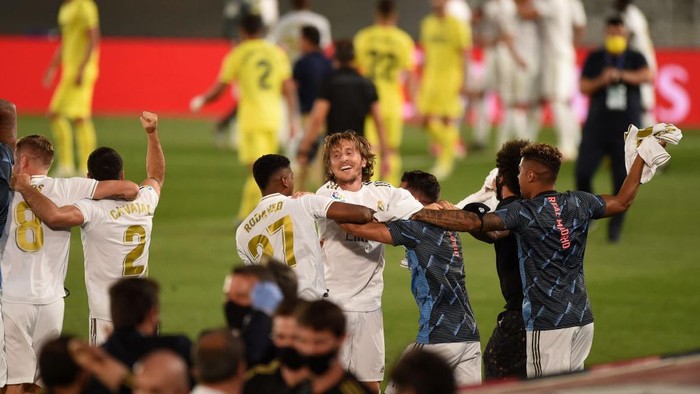 MADRID, SPAIN - JULY 16: Luka Modric of Madrid celebrates at the final whistle during the Liga match between Real Madrid CF and Villarreal CF at Estadio Alfredo Di Stefano on July 16, 2020 in Madrid, Spain. (Photo by Denis Doyle/Getty Images)