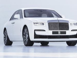 Artis Ini Beri Kado Rolls-Royce Buat Anaknya yang Baru Lulus SMP