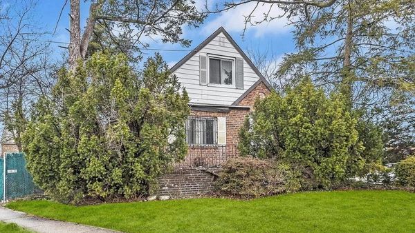 Potret Rumah Viral, Dijual Rp 12 M Dengan Kondisi Menyeramkan Seperti Ini