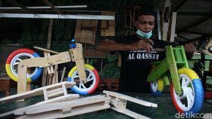 Geliat Usaha Sepeda Kayu Makin Moncer