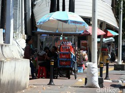 Pemkot Jakbar Bakal Benahi Ratusan Lapak PKL di Jalan Mangga Besar Raya