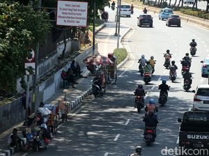 Waduh, PKL Kembali Jajah Trotoar Kawasan Senayan