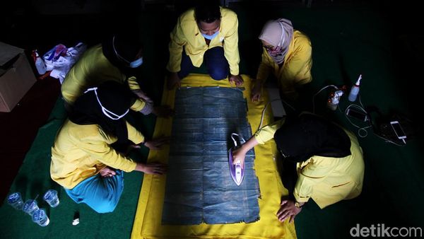 Begini Proses Restorasi Naskah Kuno yang Kaya Nilai Sejarah