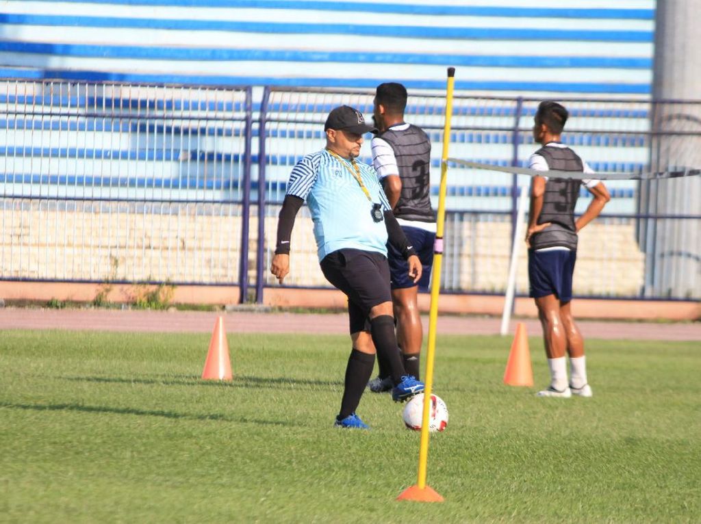 Persela Lamongan Ditinggal Asisten Pelatih Asing Persela Lamongan Ditinggal Asisten Pelatih Asing