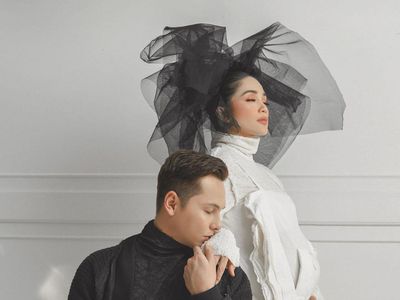 7 Gaya Kehamilan Ussy Sulistiawaty Bareng Andhika Pratama, Serasi Banget