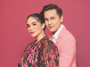 Andhika Pratama Ungkap Ciuman Pertama dengan Ussy Sulistiawaty Andhika Pratama Ungkap Ciuman Pertama dengan Ussy Sulistiawaty