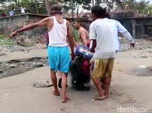 Penampakan Genset Mengapung, Dikira Jasad Nelayan Hilang di Sukabumi