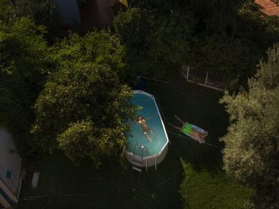 Hadapi Musim Panas dengan Kolam Renang Portabel