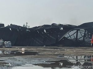 Kebakaran Gudang Pabrik Polytron Berhasil Dipadamkan Setelah 17 Jam