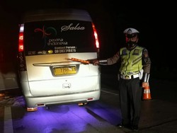 Video: Kecelakaan Maut Elf Vs Truk di Tol Cipali, 1 Orang Tewas!