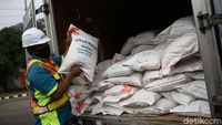 Kemensos dan Bulog Luncurkan Program Bantuan Sosial Beras