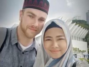 Kisah Bule Amerika Mualaf Menikah dengan Hijabers Asal Cilacap