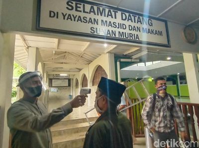 Potret Kompleks Makam Sunan Muria dengan Protokol Kesehatan