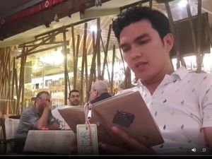 Momen Aldi Taher Ngaji di Restoran sampai Coffee Shop Momen Aldi Taher Ngaji di Restoran sampai Coffee Shop