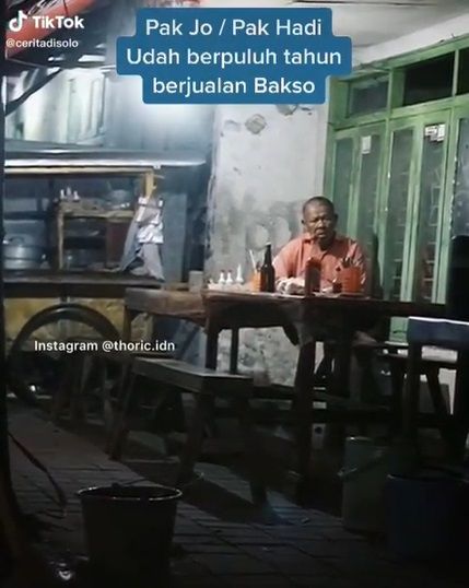 Penjual Bakso di Solo Sepi Pembeli