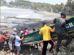 Perahu Terdampar di Sukabumi, Nelayan Dilaporkan Hilang