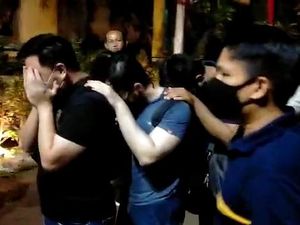 Video Penangkapan Peserta Pesta Gay di Kuningan Jaksel Video Penangkapan Peserta Pesta Gay di Kuningan Jaksel