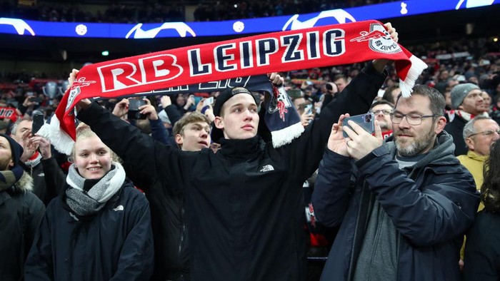 LONDON, ENGLAND - FEBRUARY 19: RB Leipzig fans during the UEFA Champions League round of 16 first leg match between Tottenham Hotspur and RB Leipzig at Tottenham Hotspur Stadium on February 19, 2020 in London, United Kingdom. (Photo by Julian Finney/Getty Images)