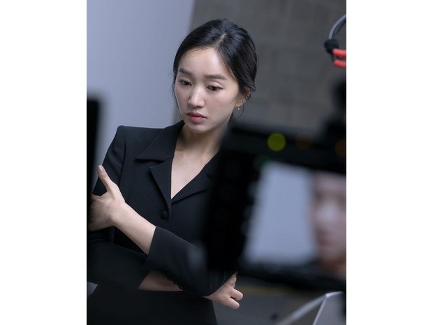 Soo Ae juga merupakan aktris cantik yang usianya sudah memasuki kepala empat tapi masih betah melajang.