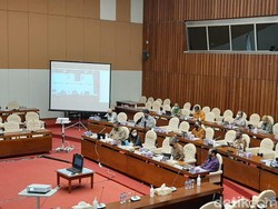 Sri Mulyani cs Rapat 8 Jam Bareng DPR, Ini Hasilnya