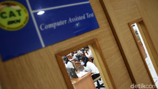 Rangkaian Seleksi Calon Pegawai Negeri Sipil (CPNS) formasi tahun 2019 kembali dilanjutkan. Tes dilakukan dengan protokol kesehatan ketat terkait pandemi COVID-19.