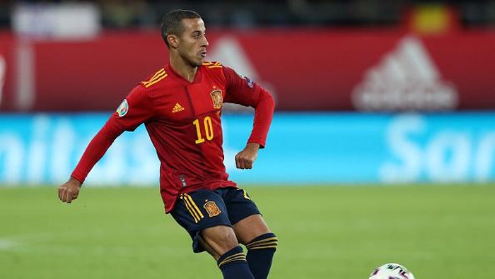 CADIZ, SPAIN - NOVEMBER 15: Thiago Alcantara of Spain in action during the UEFA Euro 2020 Qualifier between Spain and Malta on November 15, 2019 in Cadiz, Spain. (Photo by Angel Martinez/Getty Images)