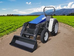 Bukan Pakai Disel tapi Tenaga Listrik, Traktor Ini Bisa Fast Charging